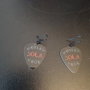 MOTLEY CRUE SOLA GUITAR PICK EARRINGS - NECKLACE SET